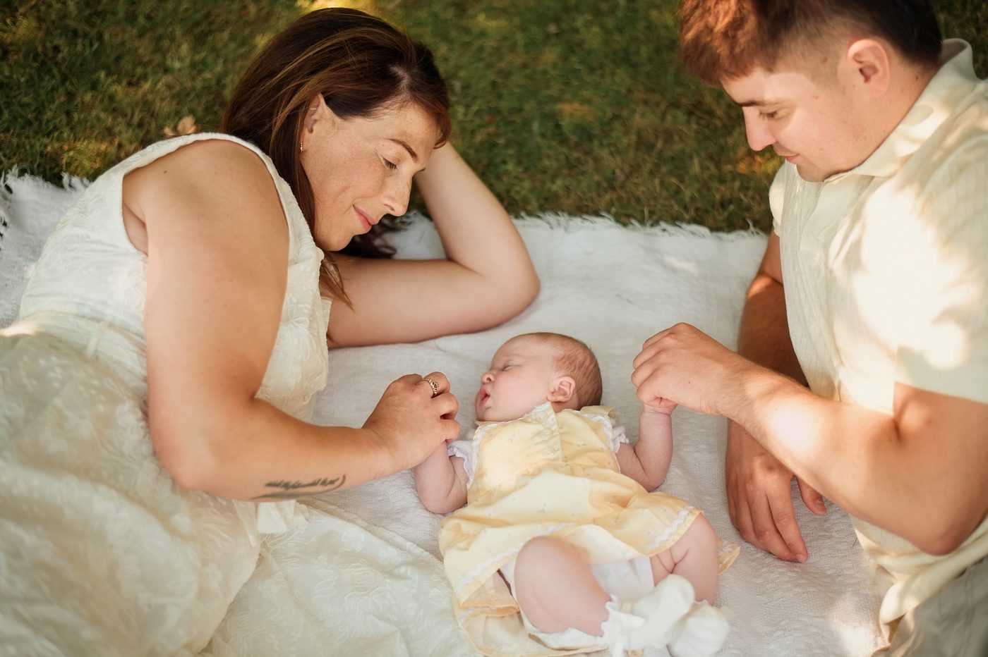 Lifestyle newborn session outdoors